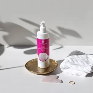 BasicLab Dermocosmetics Micellis upokojujúci čistiaci gél pre citlivú pleť so začervenaním 300 ml