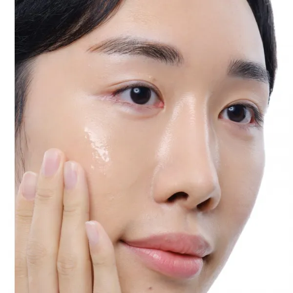 The Ordinary Alpha Arbutin 2% + HA rozjasňujúce pleťové sérum s kyselinou hyalurónovou 30 ml