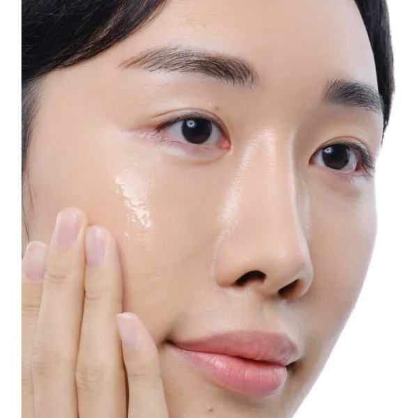 The Ordinary Alpha Arbutin 2% + HA rozjasňujúce pleťové sérum s kyselinou hyalurónovou 60 ml