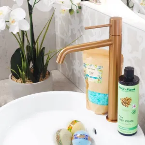 Folk & Flora Eucalyptus bomba do kúpeľa s upokojujúcim účinkom 130 g