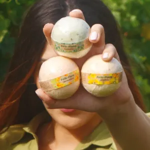 Folk & Flora Eucalyptus bomba do kúpeľa s upokojujúcim účinkom 130 g
