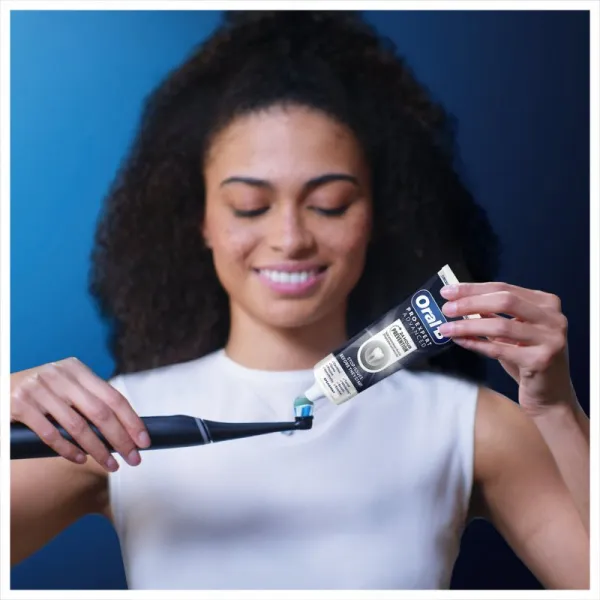 Oral B Pro Expert Advanced posilňujúca zubná pasta 75 ml