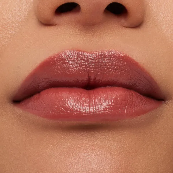 MAC Cosmetics MACximal Sleek Satin Lipstick Mini saténový rúž pre dokonalý vzhľad odtieň CREME IN YOUR COFFEE 1.5 g