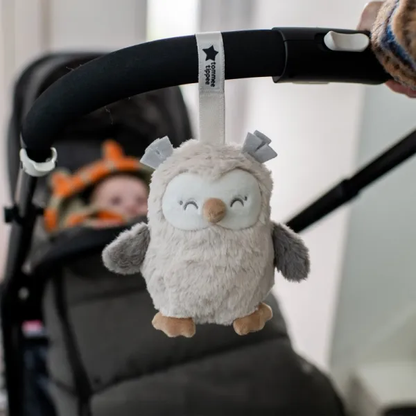 Tommee Tippee Grofriend Ollie the Owl kontrastná závesná hračka s melódiou 1 ks