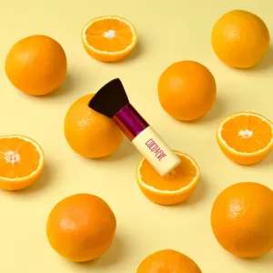 Coco & Eve Sunny Honey Deluxe Vegan Kabuki Brush štetec kabuki na telo a tvár 1 ks