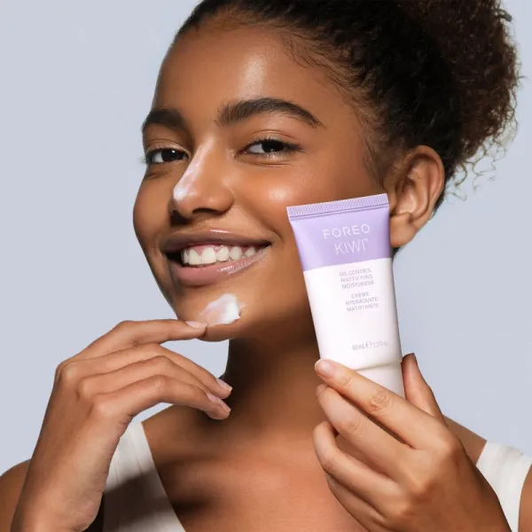 FOREO KIWI™ Oil Control Mattifying Moisturizer hydratačný zmatňujúci krém 40 ml