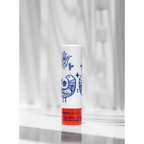 Korres Wild Rose tónujúci balzam na pery s vyživujúcim účinkom 4.5 g