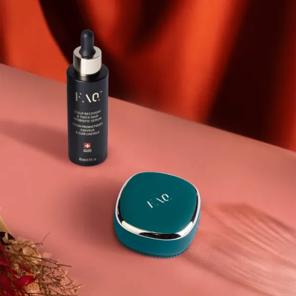 FOREO FAQ™ 301 masážny prístroj na stimuláciu rastu vlasov Blue Emerald 1 ks