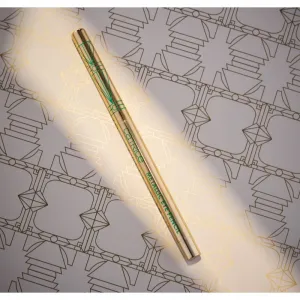 Catrice FESTIVE TREASURES metalická ceruzka na oči odtieň CO2 Gold Rush 0,22 g