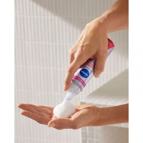 NIVEA Ultra Strong penové tužidlo 150 ml
