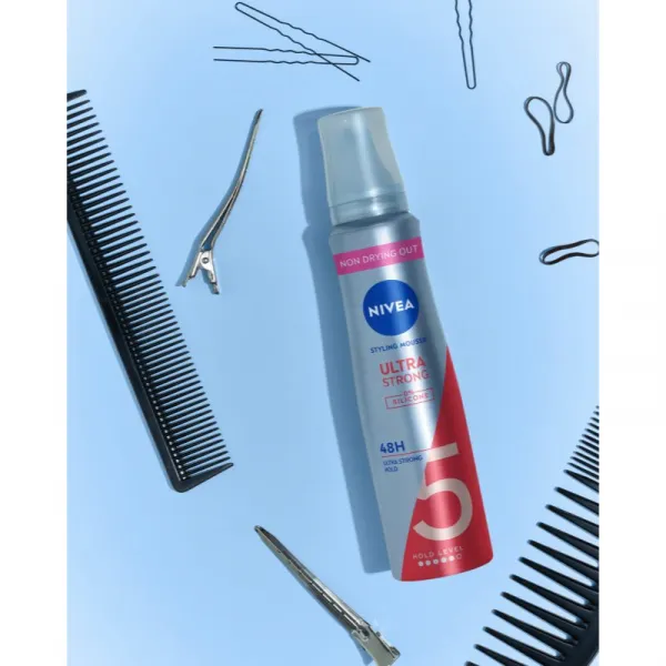 NIVEA Ultra Strong penové tužidlo 150 ml