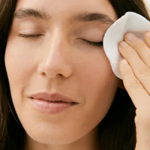 NIVEA Visage odličovač vodeodolného očného make-upu s harmančekom 125 ml