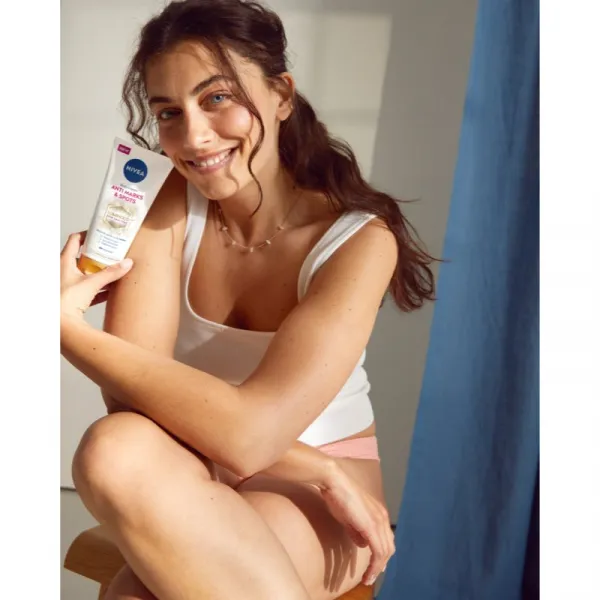 NIVEA Luminous 630 výživný telový krém proti striám 200 ml