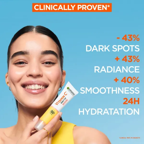 Garnier Skin Naturals Vitamin C Glow denný rozjasňujúci UV fluid SPF 50+ 40 ml