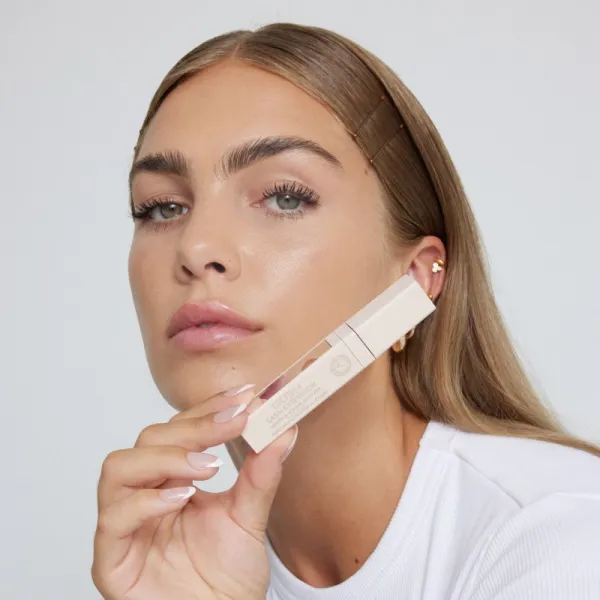 Gosh Lash Extension riasenka predlžuje a zhusťuje mihalnice odtieň Extreme Black 7 ml