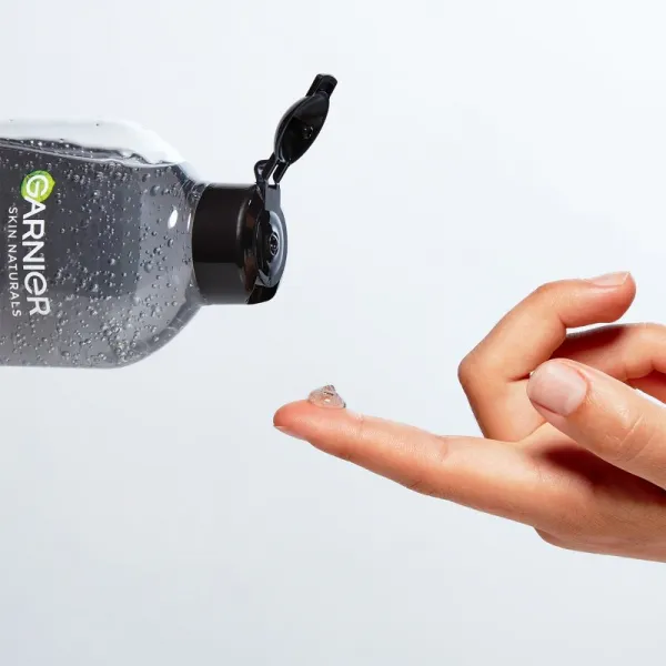 Garnier Skin Naturals Pure Charcoal čistiaca micelárna voda s gélovou textúrou 400 ml
