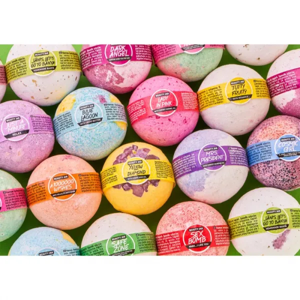 Beauty Jar Unicorn Kisses What Girls Are Made Of? Sugar & Spice And Everything Nice bomba do kúpeľa s vôňou jahôd 150 g
