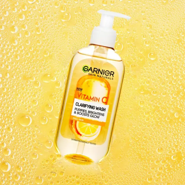 Garnier Skin Naturals Vitamin C rozjasňujúci čistiaci gel na tvár 200 ml