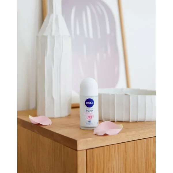 Nivea Rose Touch guličkový antiperspirant pre ženy 50 ml