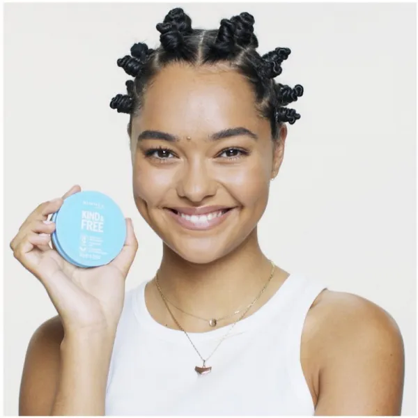 Rimmel Kind & Free zmatňujúci púder odtieň 20 Light 10 g