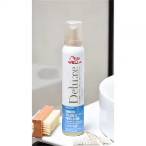 Wella Deluxe Wonder Volume & Protection penové tužidlo pre objem vlasov 200 ml