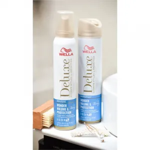 Wella Deluxe Wonder Volume & Protection penové tužidlo pre objem vlasov 200 ml