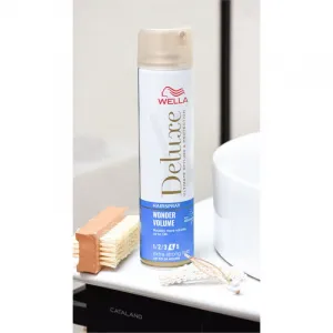 Wella Deluxe Wonder Volume lak na vlasy so silnou fixáciou pre objem 250 ml