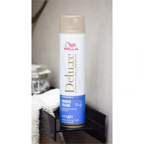 Wella Deluxe Wonder Volume lak na vlasy so silnou fixáciou pre objem 250 ml