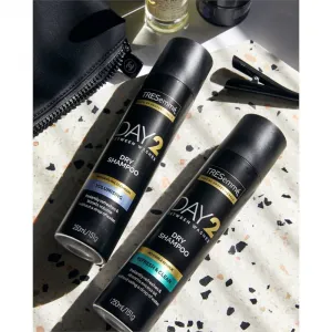 TRESemmé Day 2 Volumising osviežujúci suchý šampón pre objem 250 ml