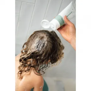 NAÏF Vyživujúci šampón pre deti a bábätká prírodný 200 ml