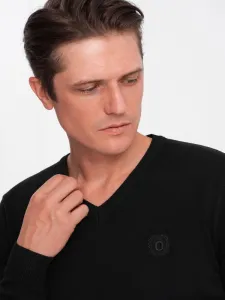 Pánsky sveter s véčkovým výstrihom čierny