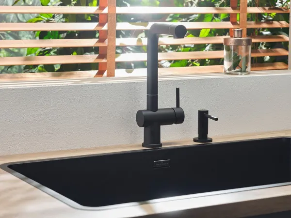 Dávkovač mydla Reginox R35450, Jet Black / čierny R35450