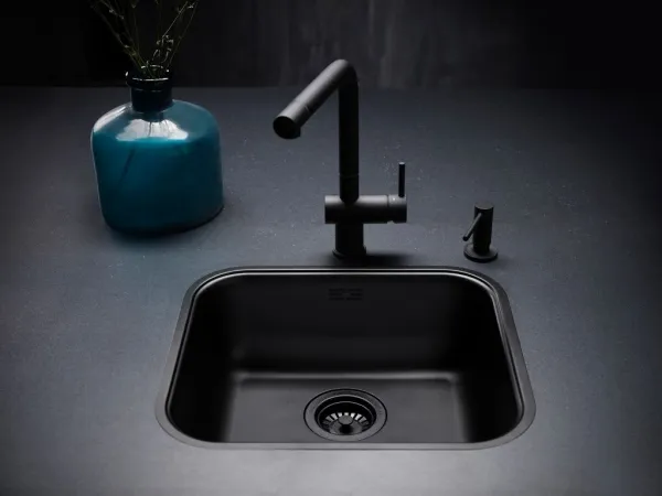 Dávkovač mydla Reginox R35450, Jet Black / čierny R35450
