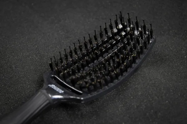 Olivia Garden Fingerbrush Midnight Desert plochá kefa odstín Onyx 27 cm