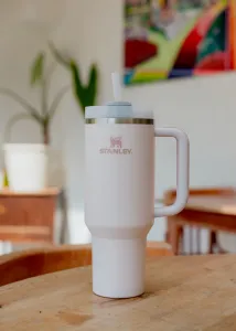 Stanley Quencher H2.O FlowState™ Tumbler tumbler z nehrdzavejúcej ocele s rúrkou Dried Pine 1180 ml