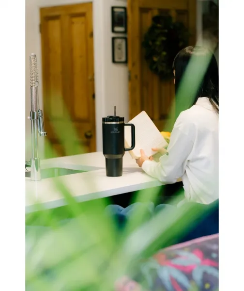 Stanley Quencher H2.O FlowState™ Tumbler tumbler z nehrdzavejúcej ocele s rúrkou Twilight 1180 ml