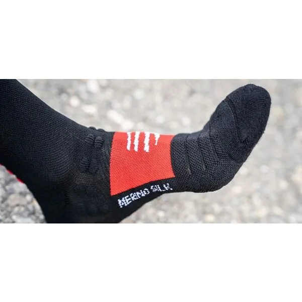 Ponožky na behanie Compressport Pro Racing Socks Winter Run - black/high risk red
