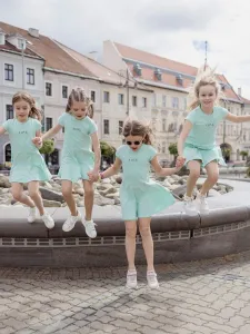Dievčenské šaty športové LOVE s krátkym rukávom
