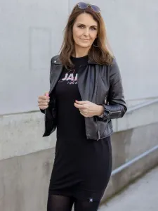 Dámske šaty slim MAGENTA s krátkym rukávom