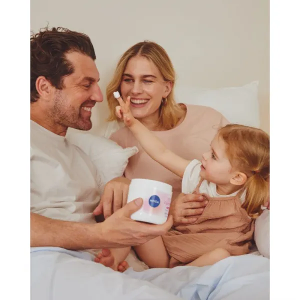 Nivea Family Care ľahký hydratačný krém na tvár, ruky a telo 450 ml
