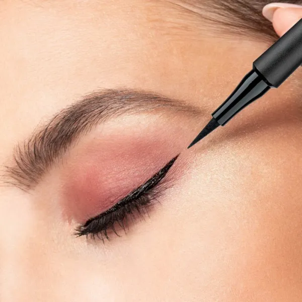 ARTDECO Sensitive Fine Liner tekuté linky na oči odtieň 256.1 Black 1 ml