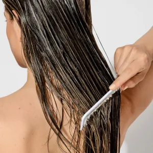 Bumble and bumble Bb.Bond-Building Repair Shampoo obnovujúci šampón na každodenné použitie 250 ml