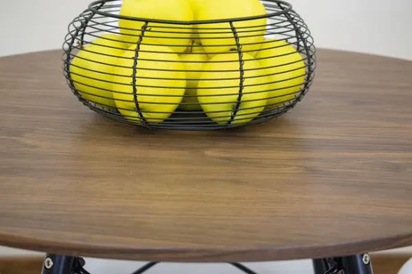 Moderný škandinávsky konferenčný stolík, hnedá okrúhla doska, 80 cm