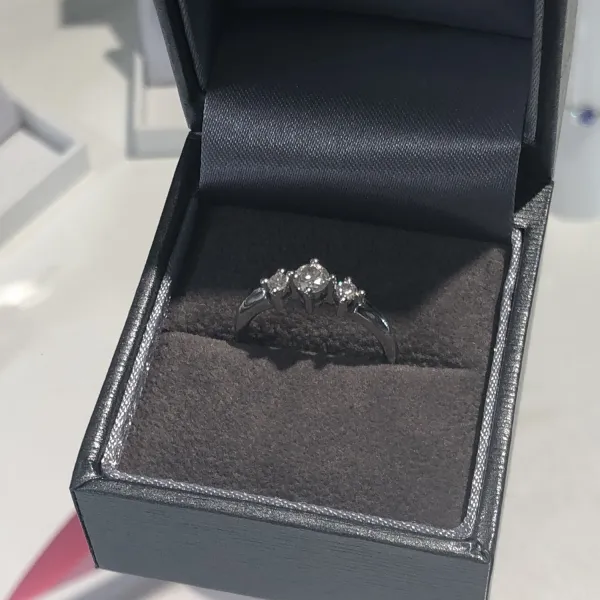 Blink-Blink Diamantový prsteň z bieleho zlata 0.37 ct1459ZDG