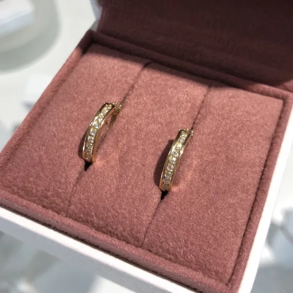 Blink-Blink Nadčasové diamantové náušnice 0.15 ct3341ZDG