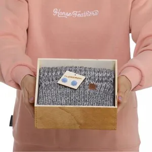 undefined Darčekový box dámskych doplnkov (čiapka + náušnice)