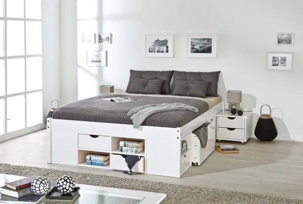 Posteľ z masívu 180x200cm s výsuvnými nočnými stolíkmi a úložným