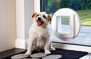 Dvierka pre psov s mikročipom SureFlap - hnědá