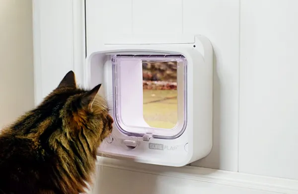 Dvierka pre mačky Sureflap Microchip Cat Door Connect