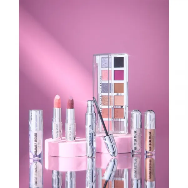 Makeup Revolution Metallic Muse Glitter Muse trblietavé tekuté očné tiene odtieň Silver 3.5 ml